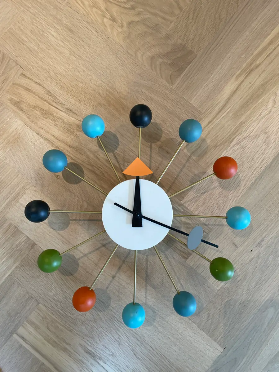 Vitra Ball Clock Multifarvet Væg ur