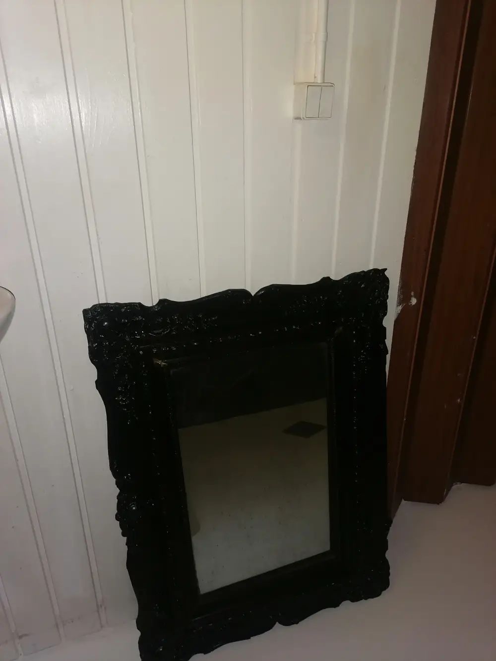 Antikt spejl Spejl med udskæringer