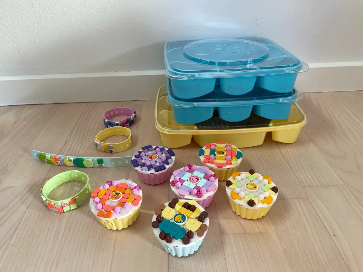 LEGO Dots armbånd og cupcakes