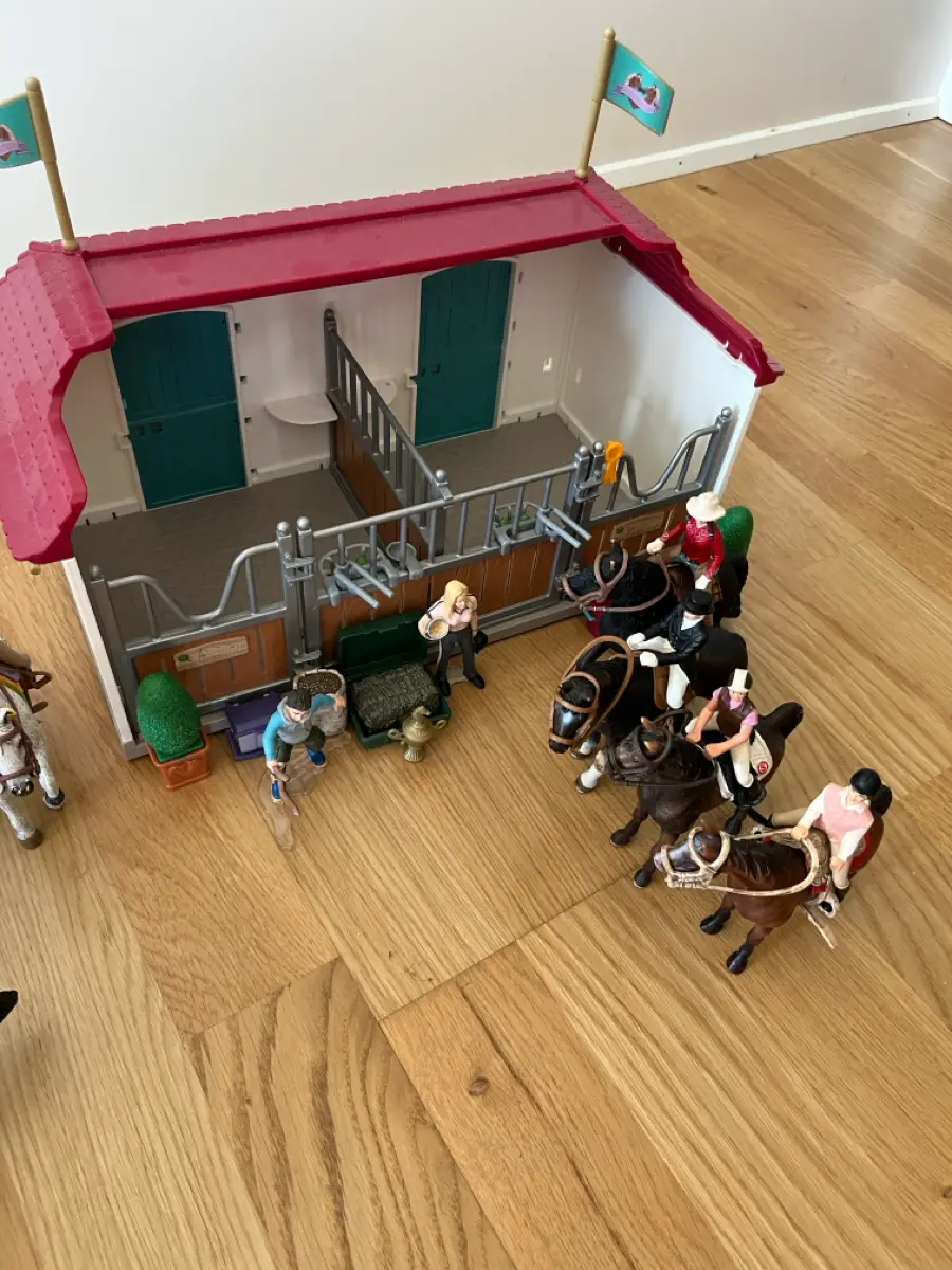 Schleich Hus  heste mv