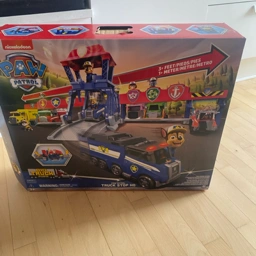 Nickelodeon Paw patrol truck stop HQ