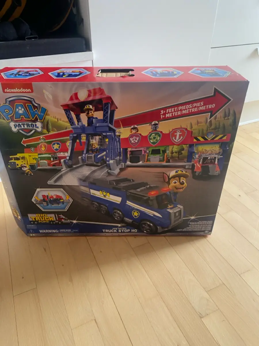 Nickelodeon Paw patrol truck stop HQ