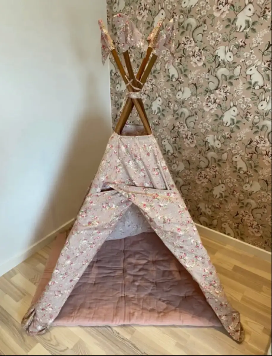 Ukendt Tipi og futon pude