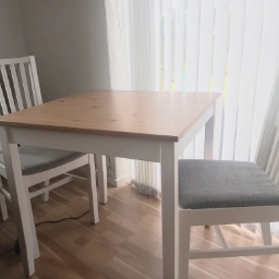Ukendt Lille bord med 2 stole