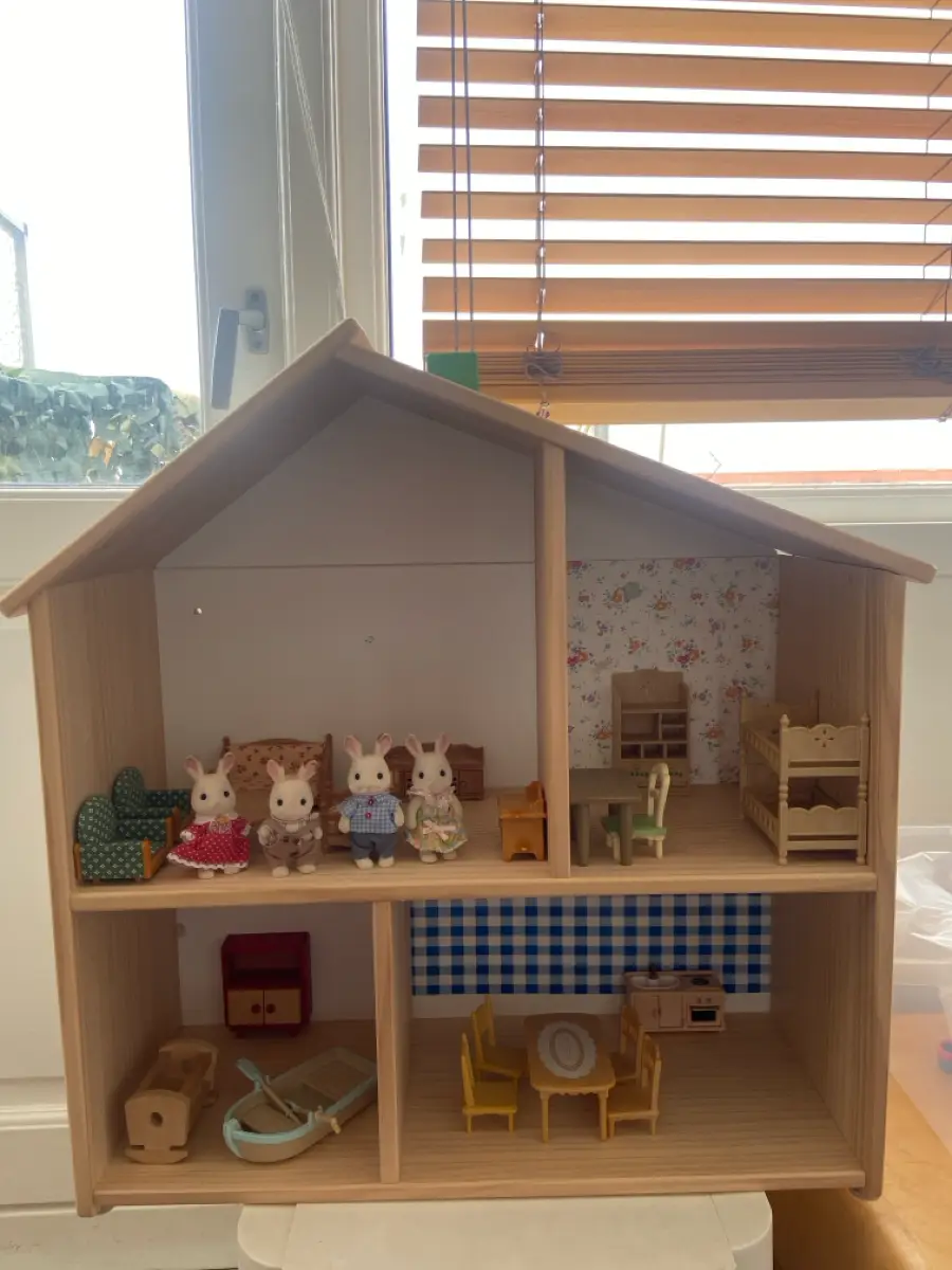 Sylvanian Families Dukkehus med møbler og kaniner