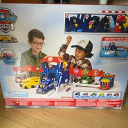 Nickelodeon Paw patrol truck stop HQ