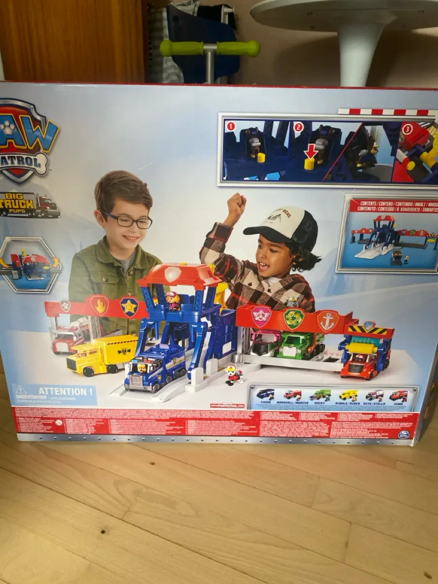 Nickelodeon Paw patrol truck stop HQ