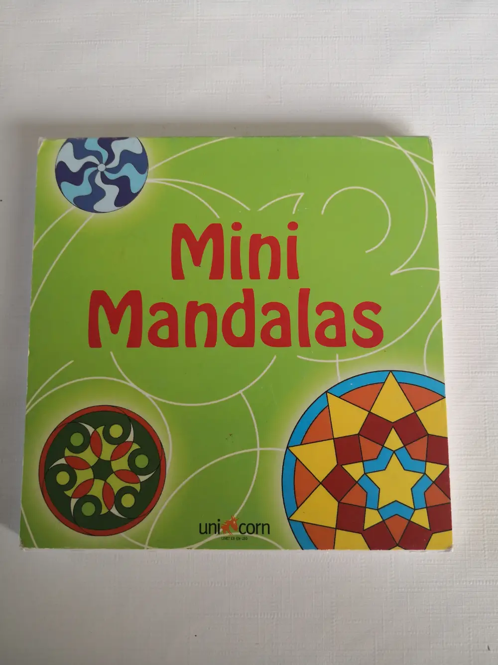 Mini Mandalas Malebog