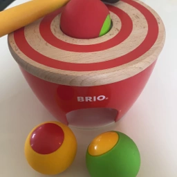 BRIO Hammerbræt med raslebolde