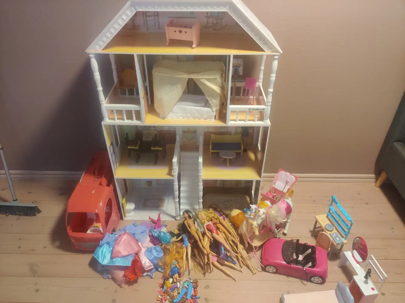 Kidkraft Dukkehus med diverse dukker