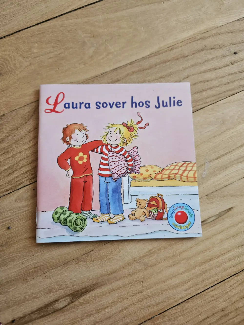 Laura sover hos Julie Laura bog