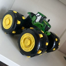 John Deere Traktor med pigdæk