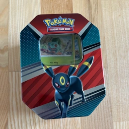 Pokémon 98 kort og Umbreon tin