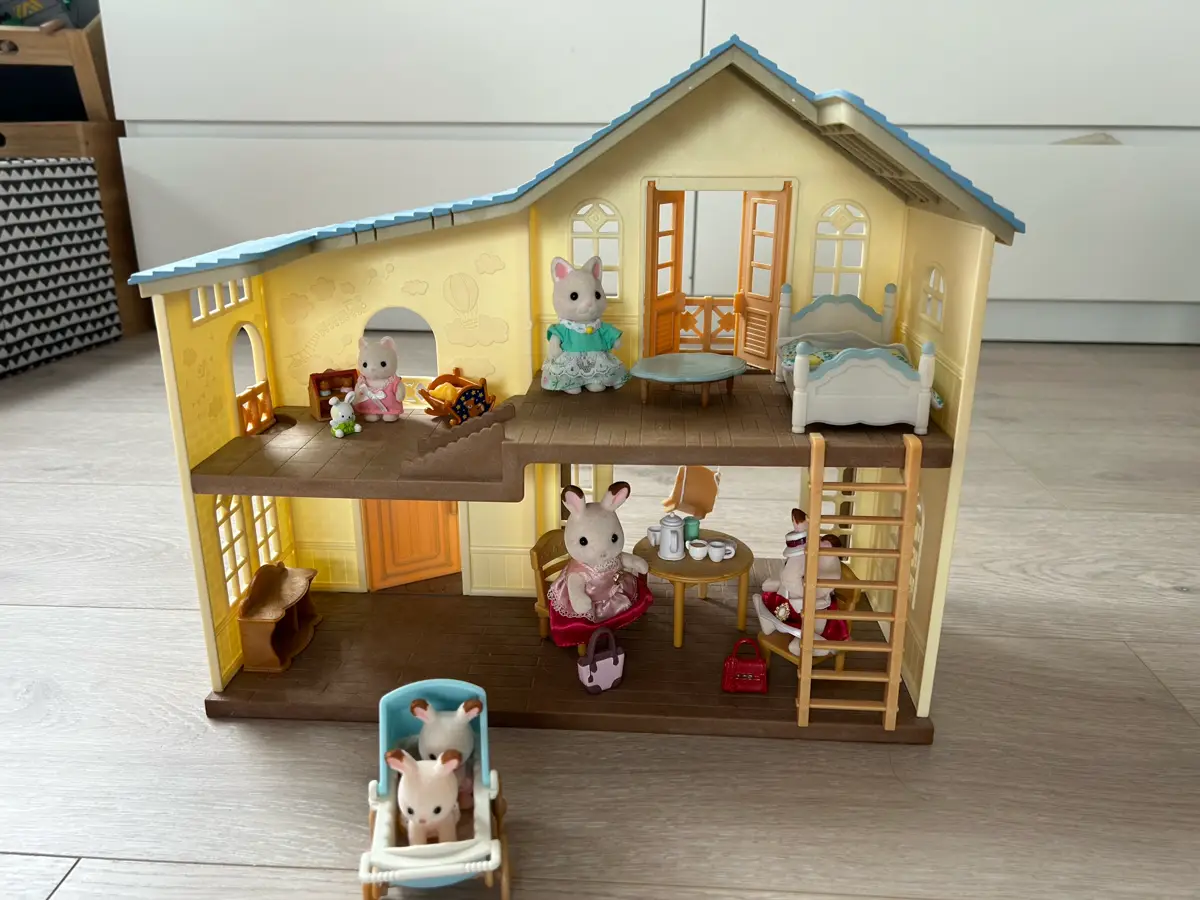 Sylvanian Families Hus m tilbehør og 6 figurer