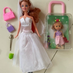 Barbie Dukker kjoler samt tilbehør