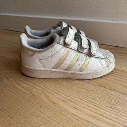 adidas Sneakers