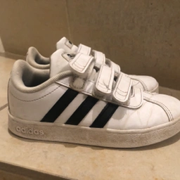 adidas Sneakers