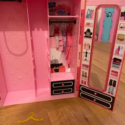 Barbie Garderobe