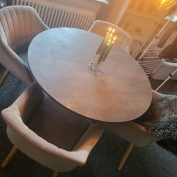 Ikea og Jysk Spisebord med 4 stole