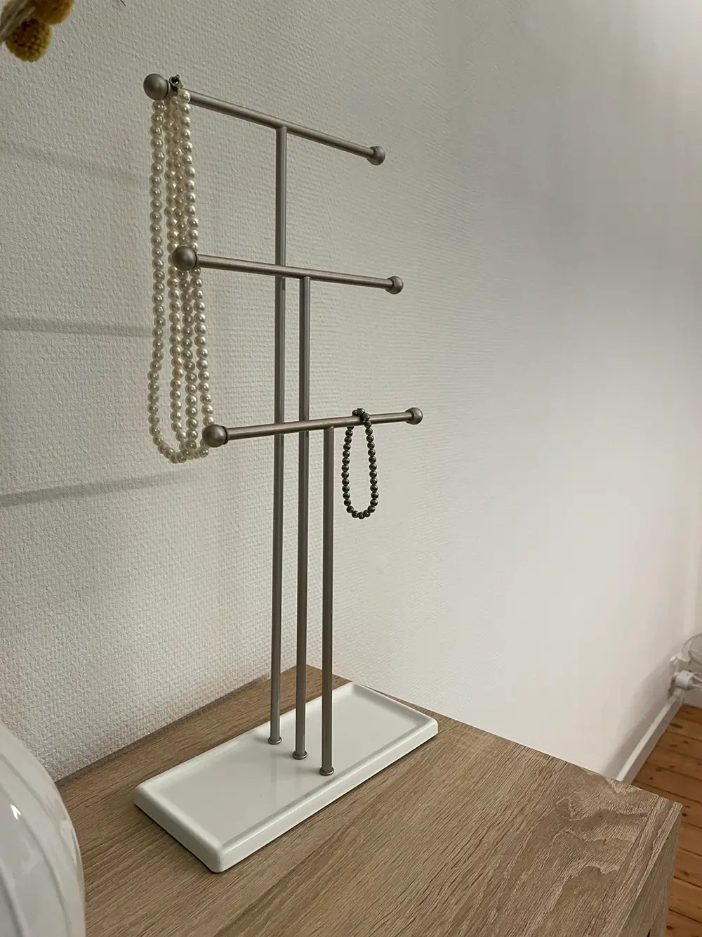 Umbra Jewelry stand