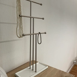 Umbra Jewelry stand