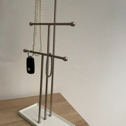 Umbra Jewelry stand