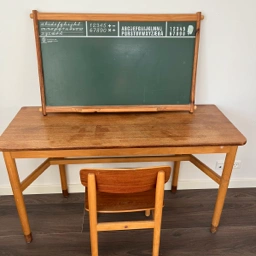 Retro / snedker Skrivebord stol skoletavle