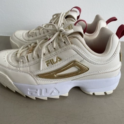 FILA Sneakers