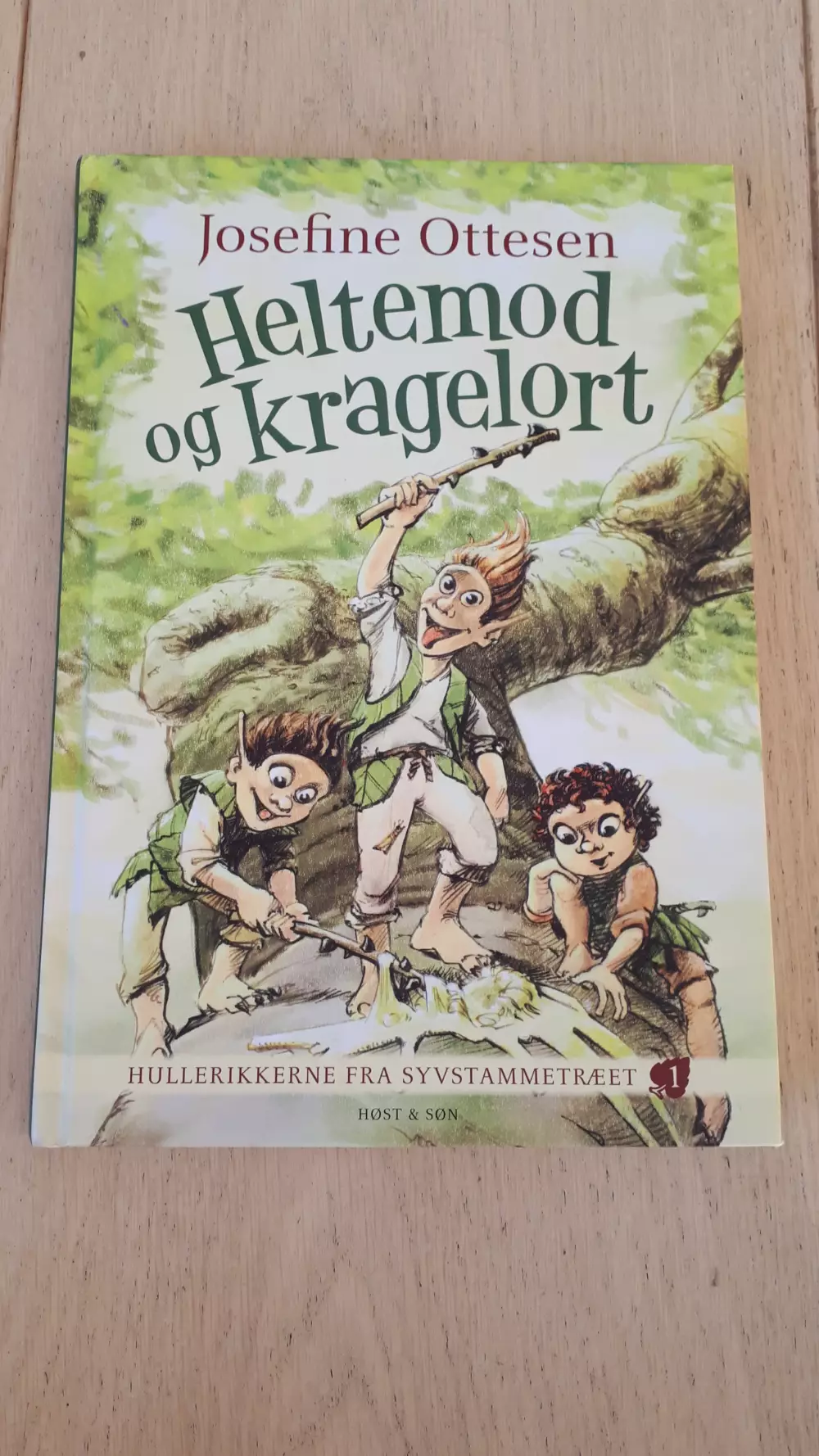 Heltemod og kragelort Bog