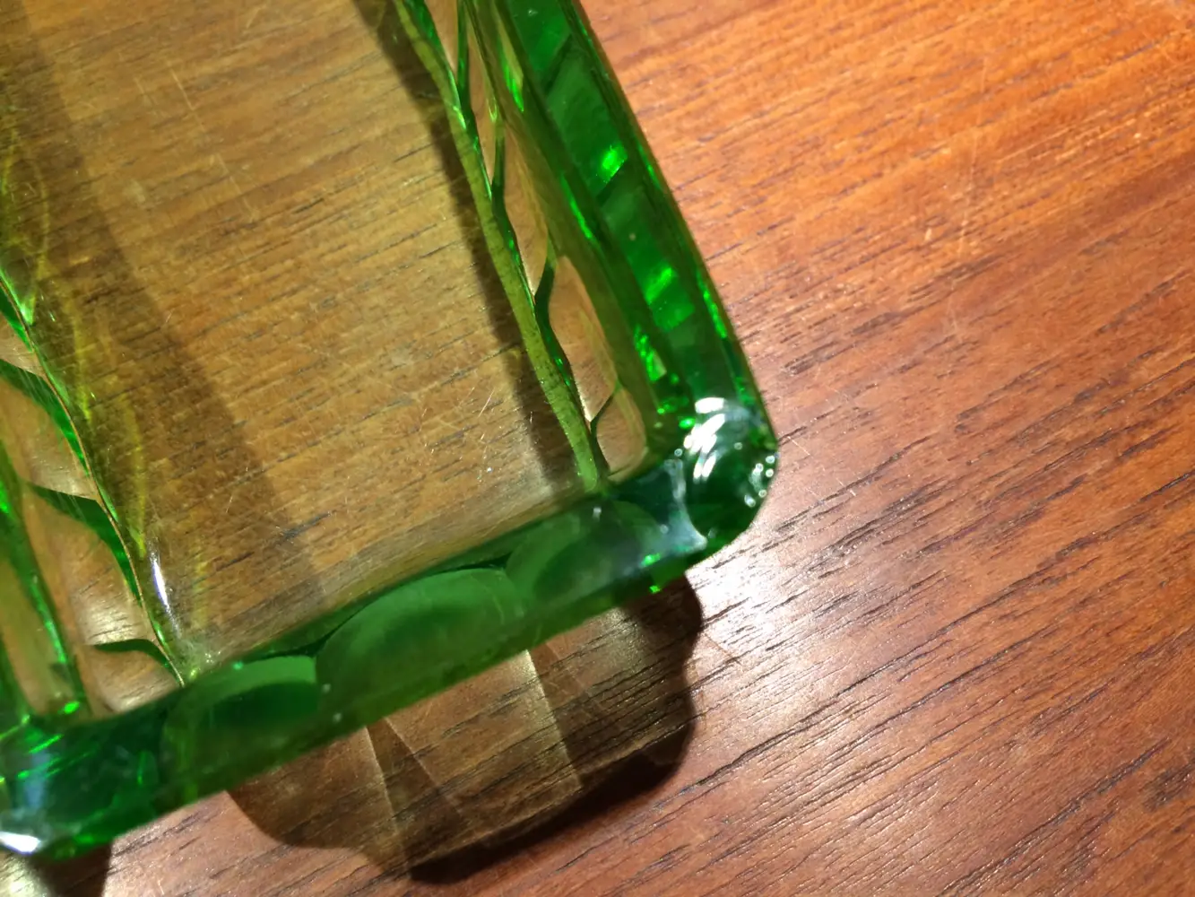 Presset Grønt glas