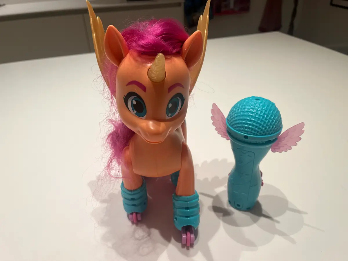 My Little Pony Sing 'N Skate Sunny Starscout