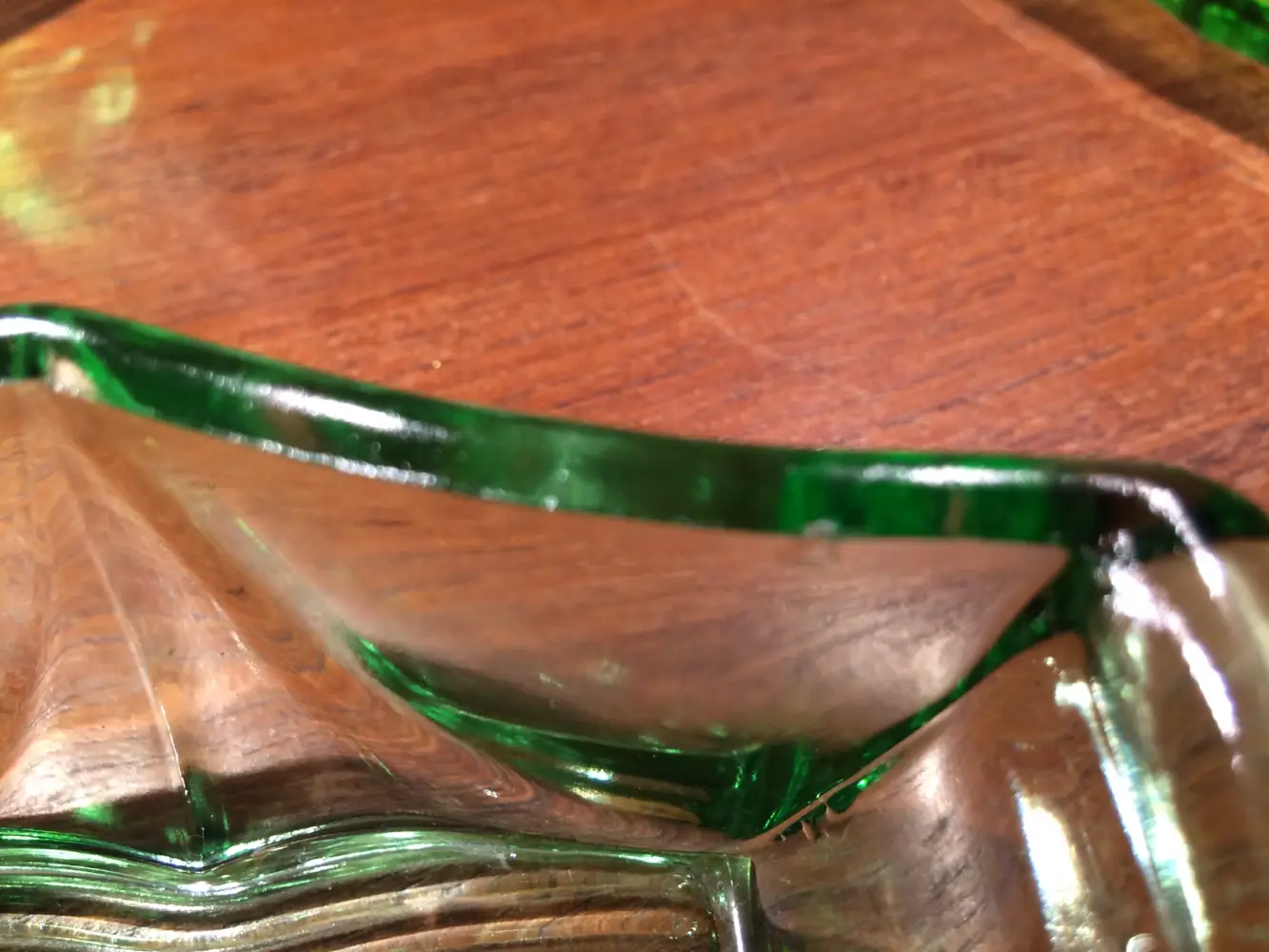 Presset Grønt glas