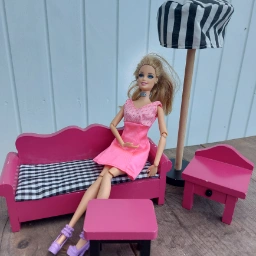 Barbie Pakke med bil møbler og dukke