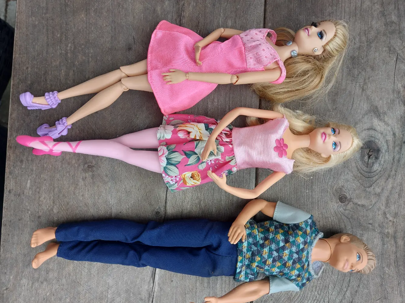 Barbie Pakke med bil møbler og dukke