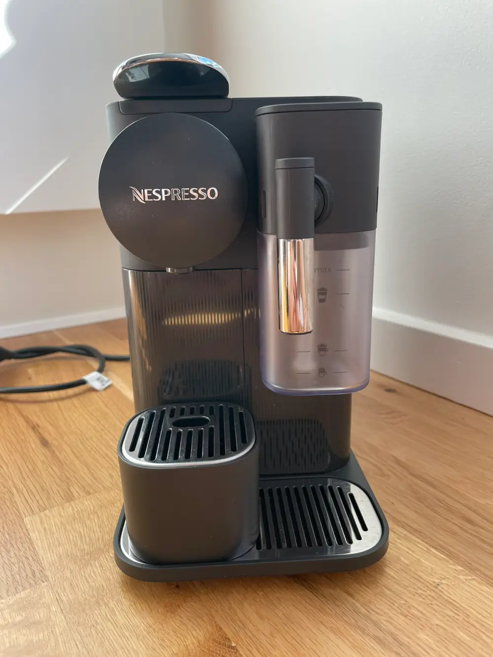 Nespresso Kaffemaskine + kapselholder