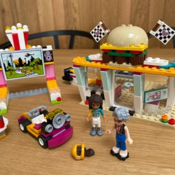 LEGO Friends Pitstop-café 41349