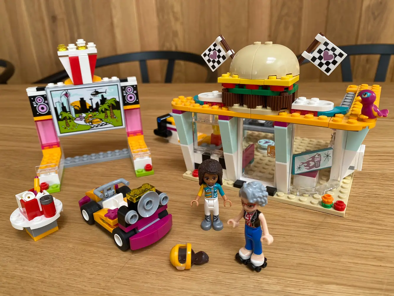 LEGO Friends Pitstop-café 41349