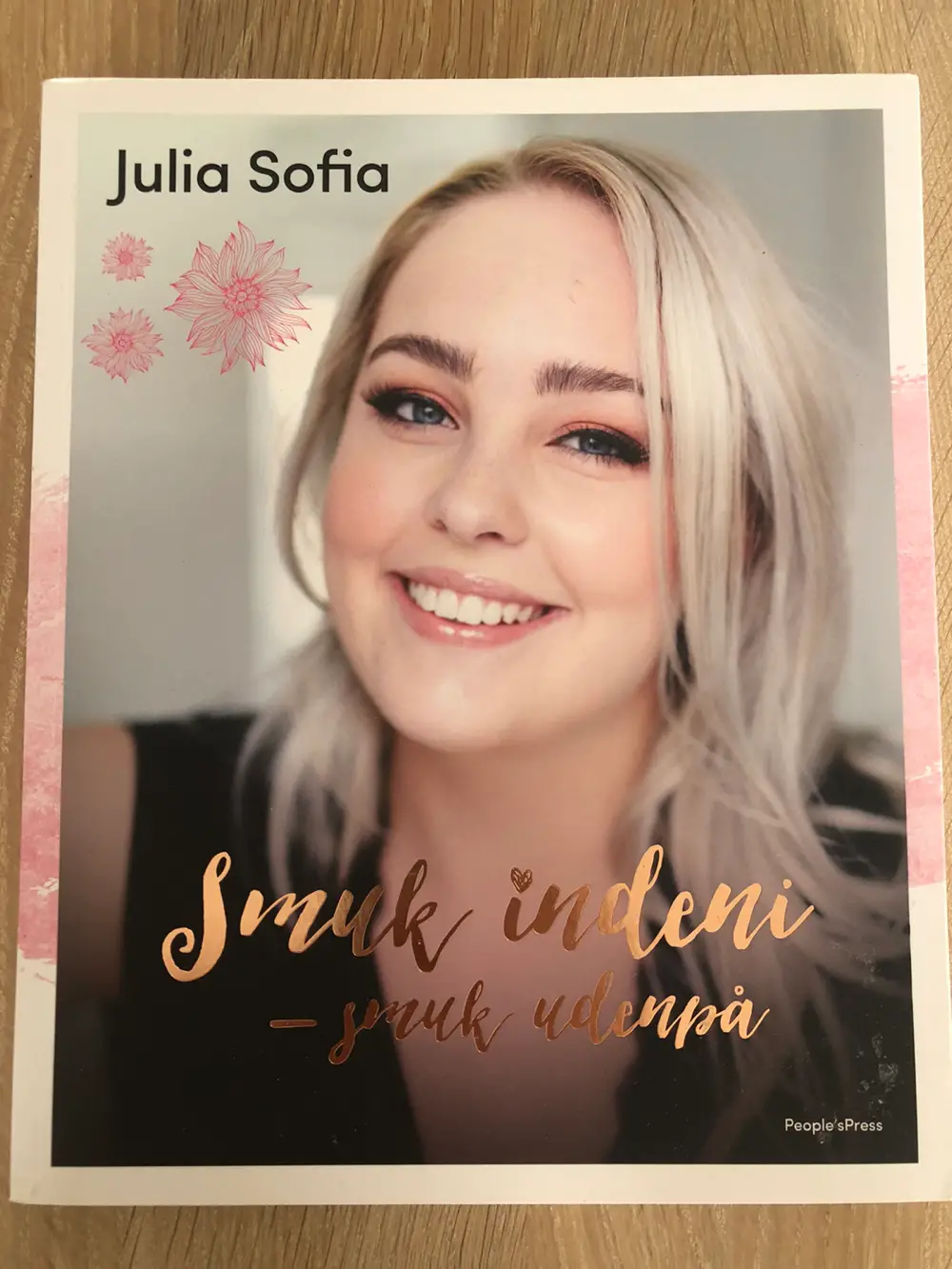 Smuk indeni - Julia Sofia Bog