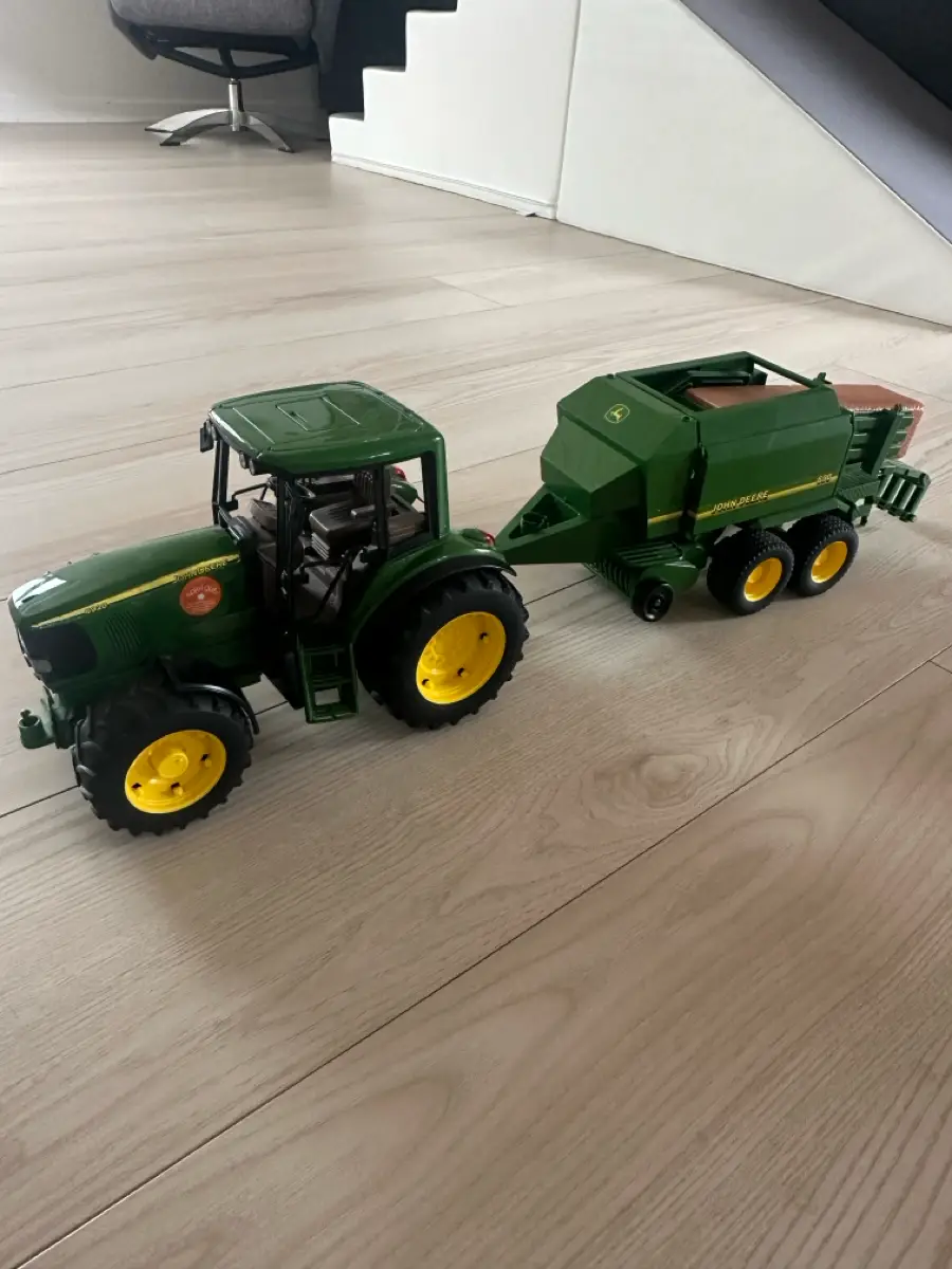 John Deere Traktor med vogn