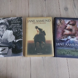 Jane Aamund Bøger