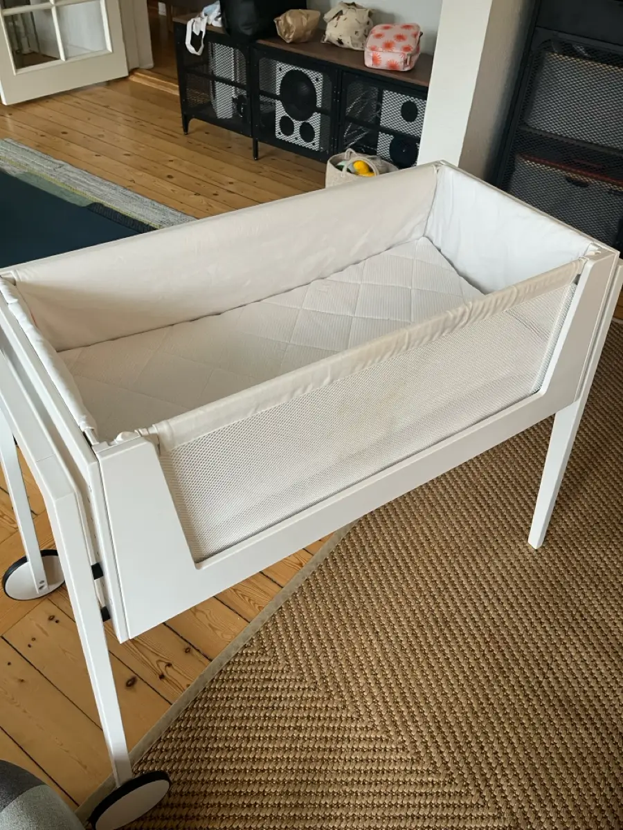 Leander Bedside crib