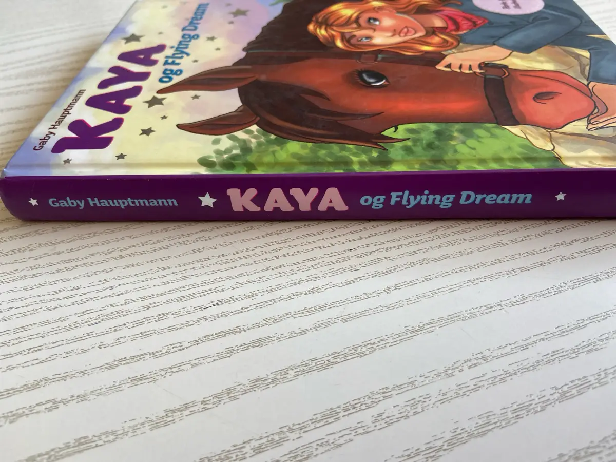 Kaya og Flying Dream Bog