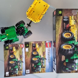 LEGO John Deere traktor