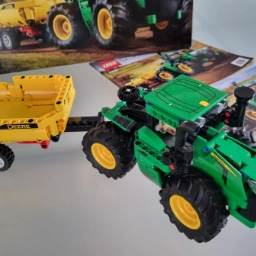 LEGO John Deere traktor