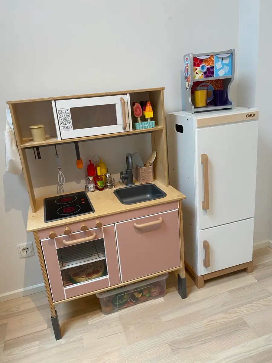 IKEA Legekøkken + køleskab + tilb
