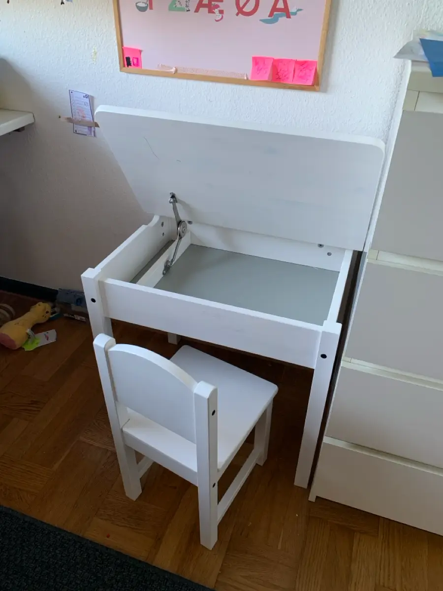 IKEA Skrivebord og stol