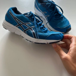 ASICS Sko