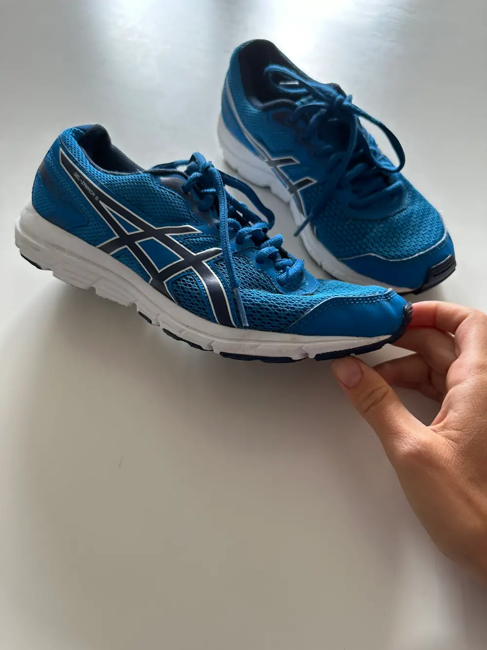 ASICS Sko