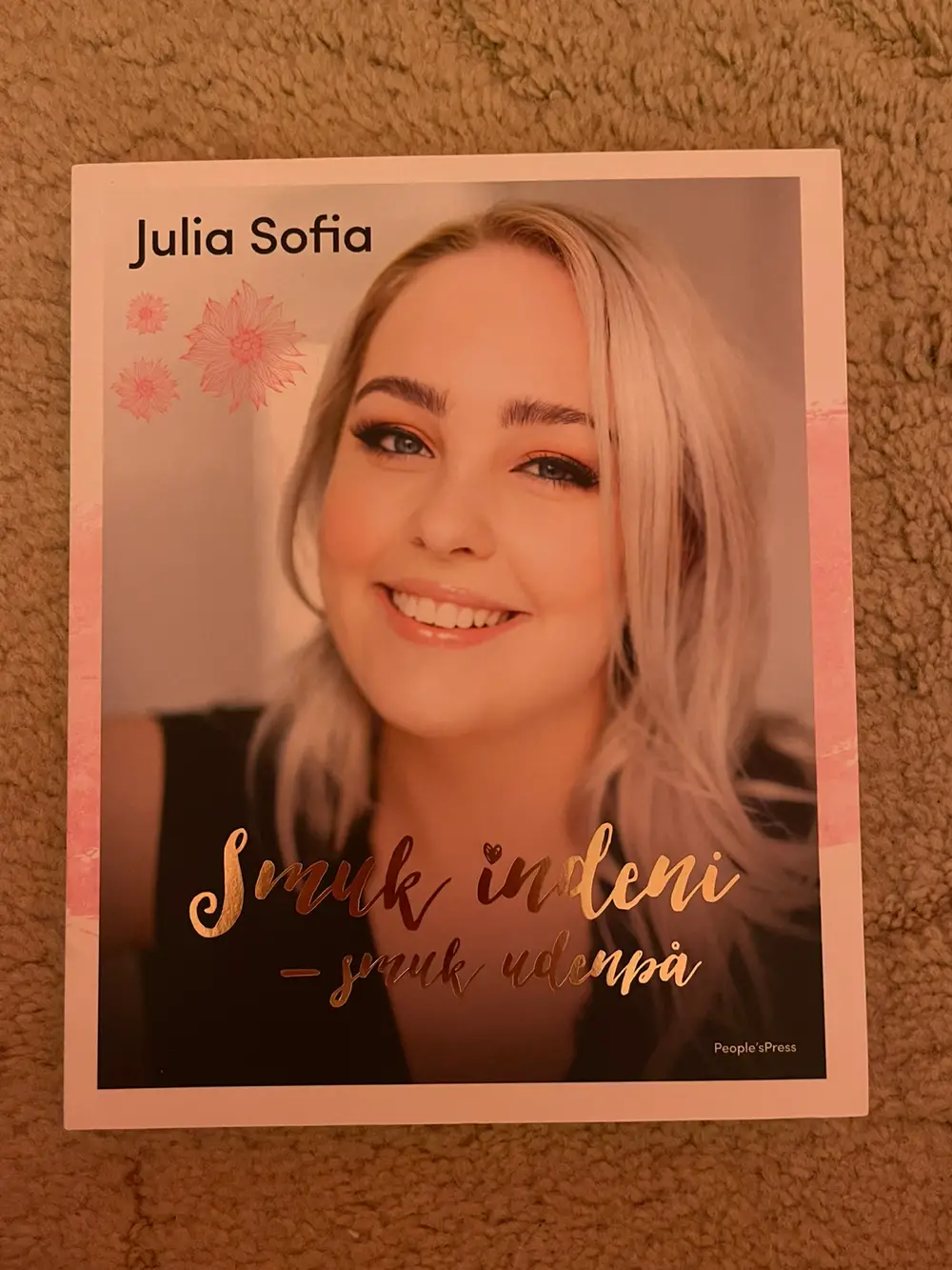 Julia Sofia “Smuk indeni smuk udenpå” Bog