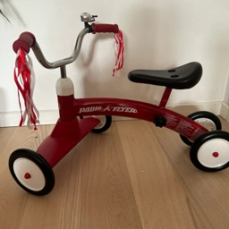 Radio Flyer begynder cykel